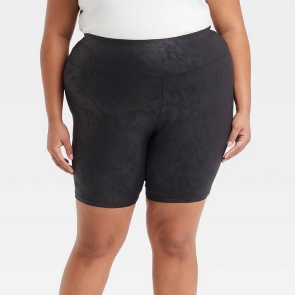 Ava & Viv 1X liquid leather bike shorts